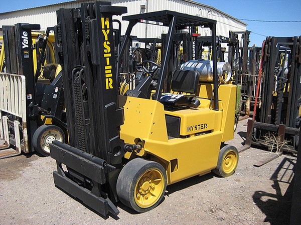 Forklift Dealers and About Forklift Machines