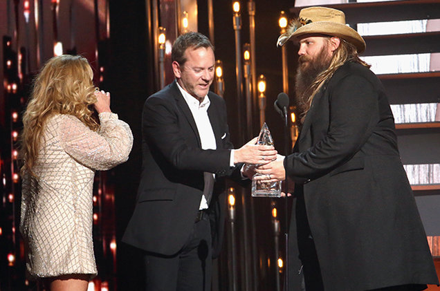 kiefer-sutherland-chris-stapleton-CMA-show-2015-billboard-650