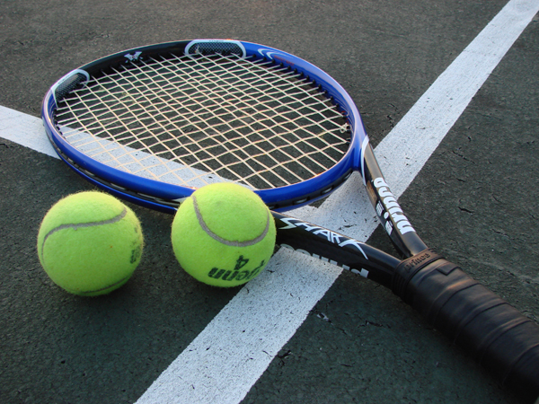 Choose Best Tennis Racquets from Ecommerce Websites by Going Through Specifications!